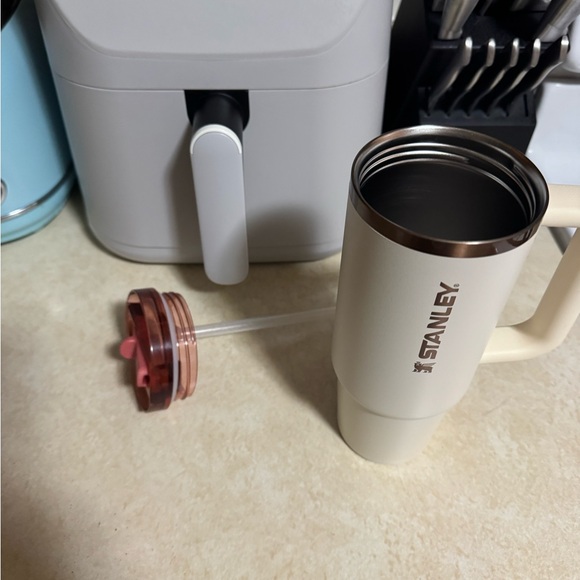 Stanley Cream Mug with Brown Lid - Picture 5 of 6